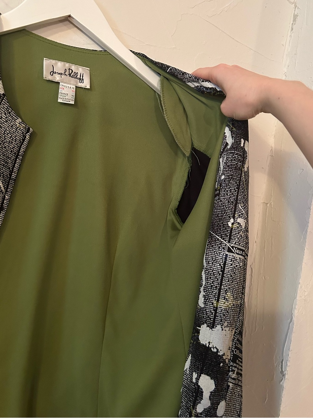 Joseph Ribkoff Women’s Size 12 B&W Newspaper Print Green Shoulder Padded Jacket - Picture 7 of 11